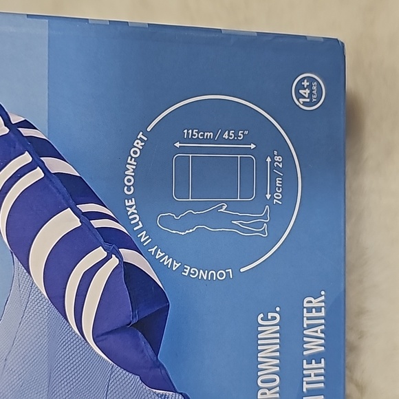 Sunnylife Floating Blue Hammock 45.5" x 28" - Picture 3 of 6